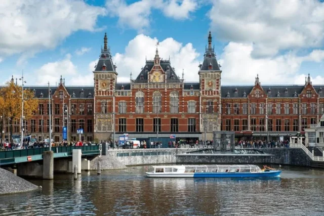 Amsterdam Central (Amsterdam) Amsterdam - Netherlands