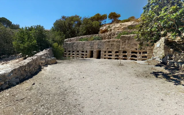 Ancient Cave Dwelling (San Pawl il-Bahar) San Pawl il-Bahar - Malta - Malta