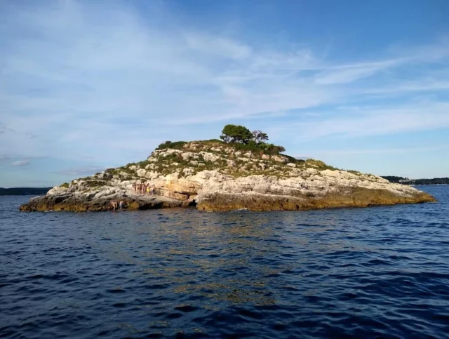 Banjol spilja (Rovinj) Opčina Rovinj - Banjol - Croatia