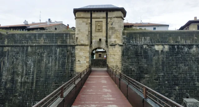 Erdi Aroko Harresia (Hondarribia) Gipuzkoa - Spain