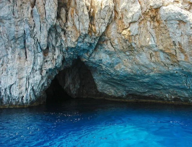 Georgitsis cave - South Aegean - Folegandros - Greece