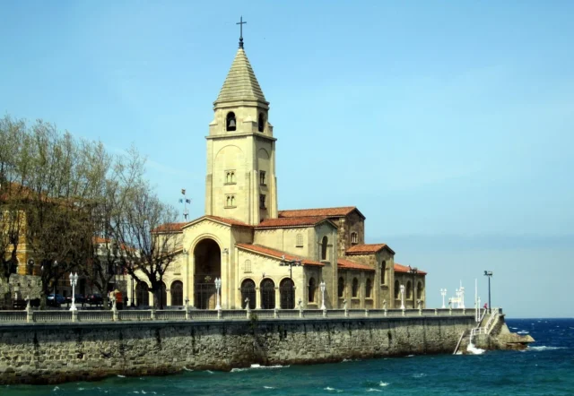 Iglesia de San. Pedro (Gijón) Asturias - Spain