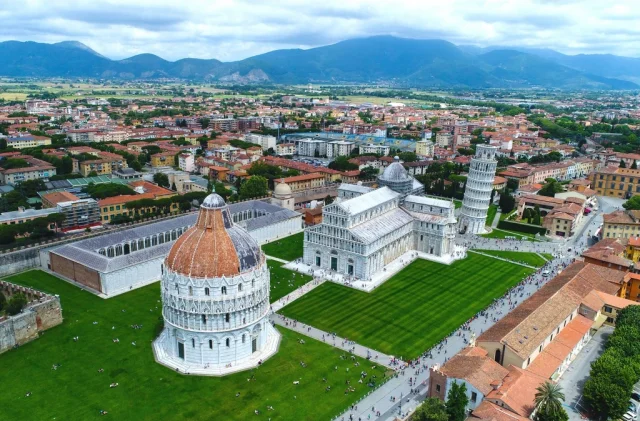 Piazza del Duomo (Pisa) Pisa - Italy