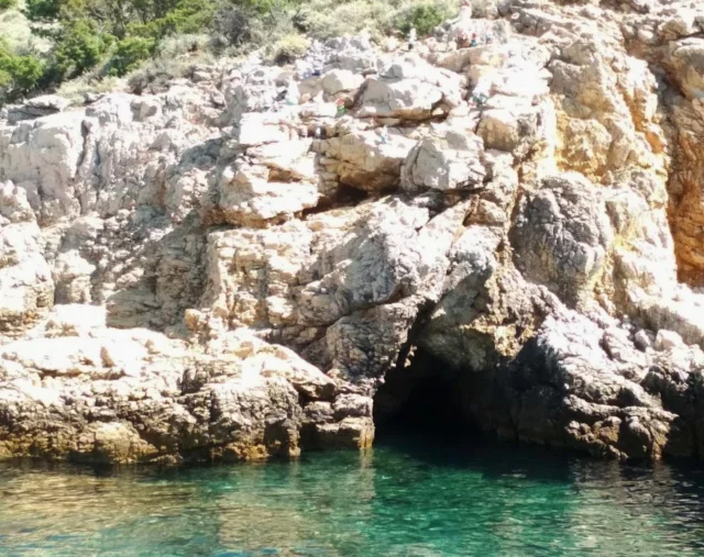 Plava špilja - Opčina Krk - Plavnik - Croatia