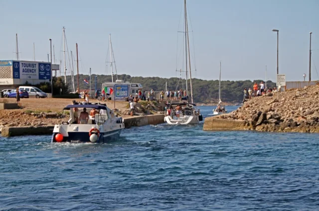 Privlaka canal (Mali Lošinj) Opčina Mali Lošinj - Lošinj - Croatia
