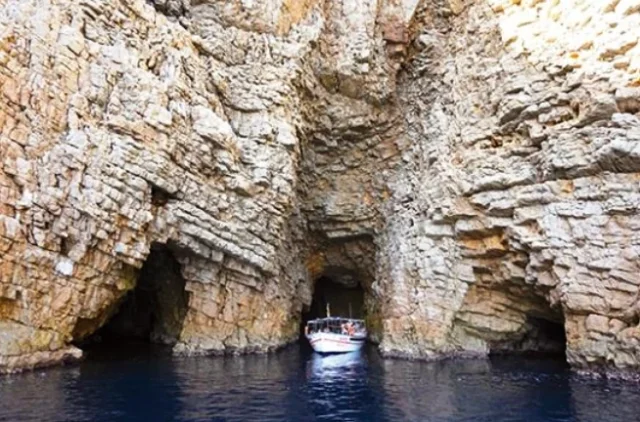 Puntada de les tres coves - Gerona - Spain