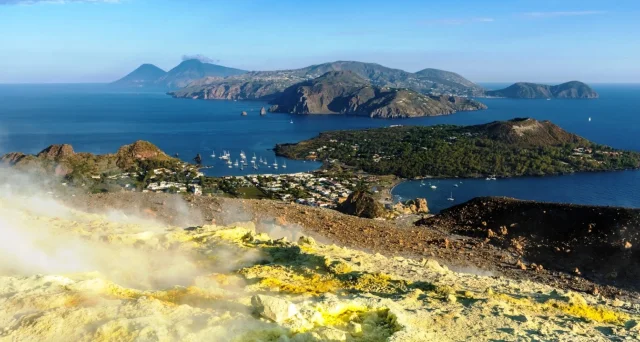 Salita al cratere vulcano (Vulcano Porto) Messina - Vulcano - Italy