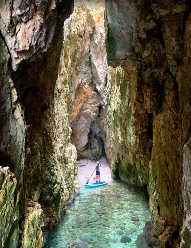 Sea cave Crna punta (Koromačno) Opčina Raša - Croatia