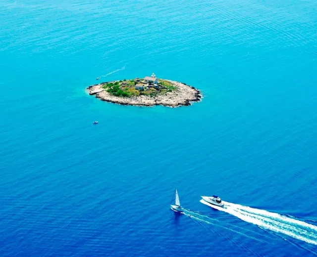Svjetionik Velika Murvica - Opčina Marina - Murvica - Croatia