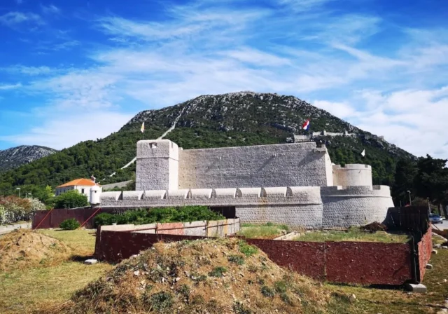 Tvrdava Kaštio (Ston) Opčina Ston - Croatia