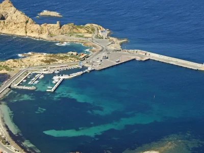 Port de L'Ile Rousse (L'Île-Rousse) Haute-Corse - Corse - France