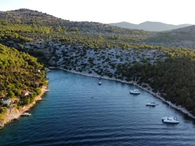 Uvala Žečnja Južna - Opčina Murter - Žut - Croatia