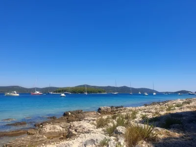 Uvala Guščica (Jezera) Opčina Tisno - Murter - Croatia