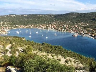 Luka Vinišće (Vinišće) Opčina Marina - Croatia