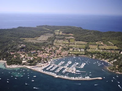 Port de Porquerolles (Porquerolles - Hyères) Var - Porquerolles - France