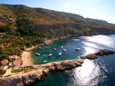 Uvala Vela Zarače (Zarače) Opčina Hvar - Hvar - Croatia