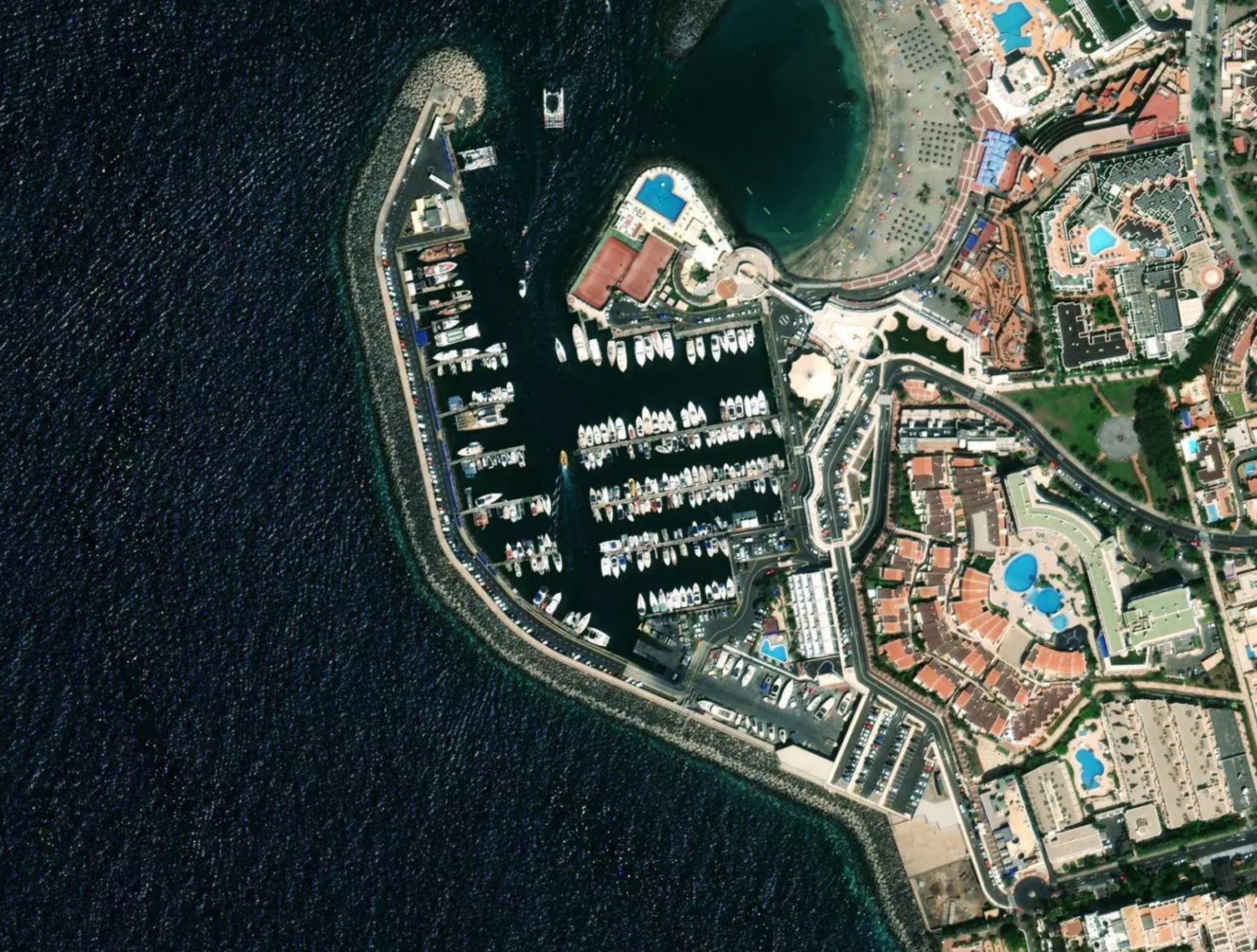 fuerte Determinar con precisión Predecir Puerto Colon Marina (Costa Adeje) Santa Cruz de Tenerife - Tenerife - Spain  - marinatips.sk