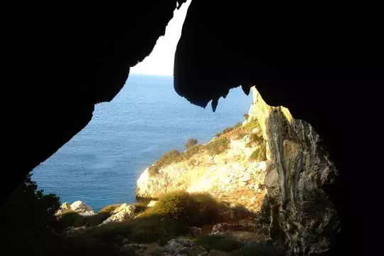 Cave Iero, Dionysos
