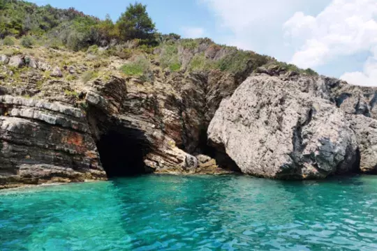 marinatips - Cave in Sveti Nikola