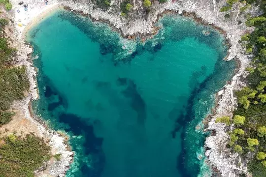 Heart shaped bay