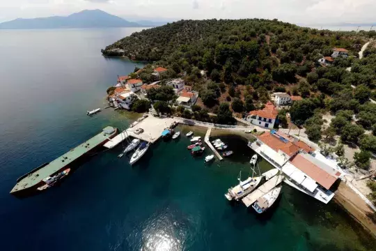 Old Trikeri Port