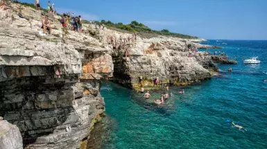 Cliff Jump-Underwater cave