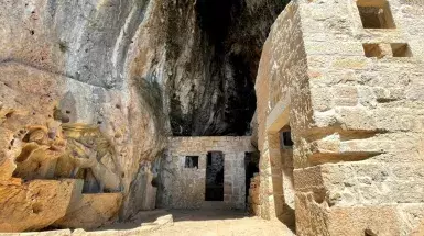 Dragon cave