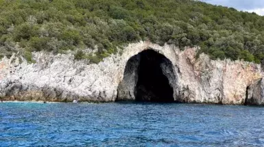 Papanikolis Cave